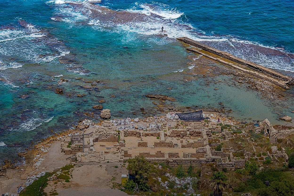 <p>Shipwreck, Search and Salvage: highlight near-surface magnetic sources like steel hulls, boilers or engines</p>
