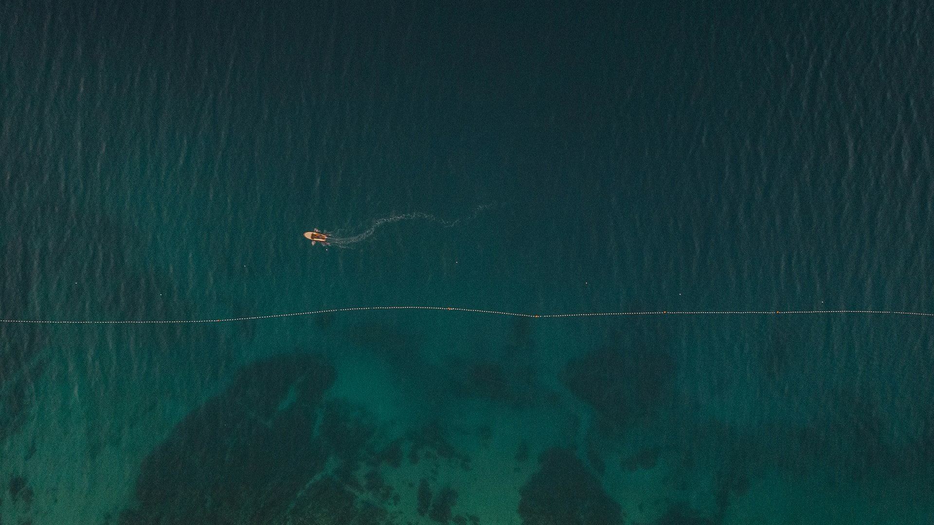 <p>Track cables or pipelines from relatively high towing altitudes.</p>
