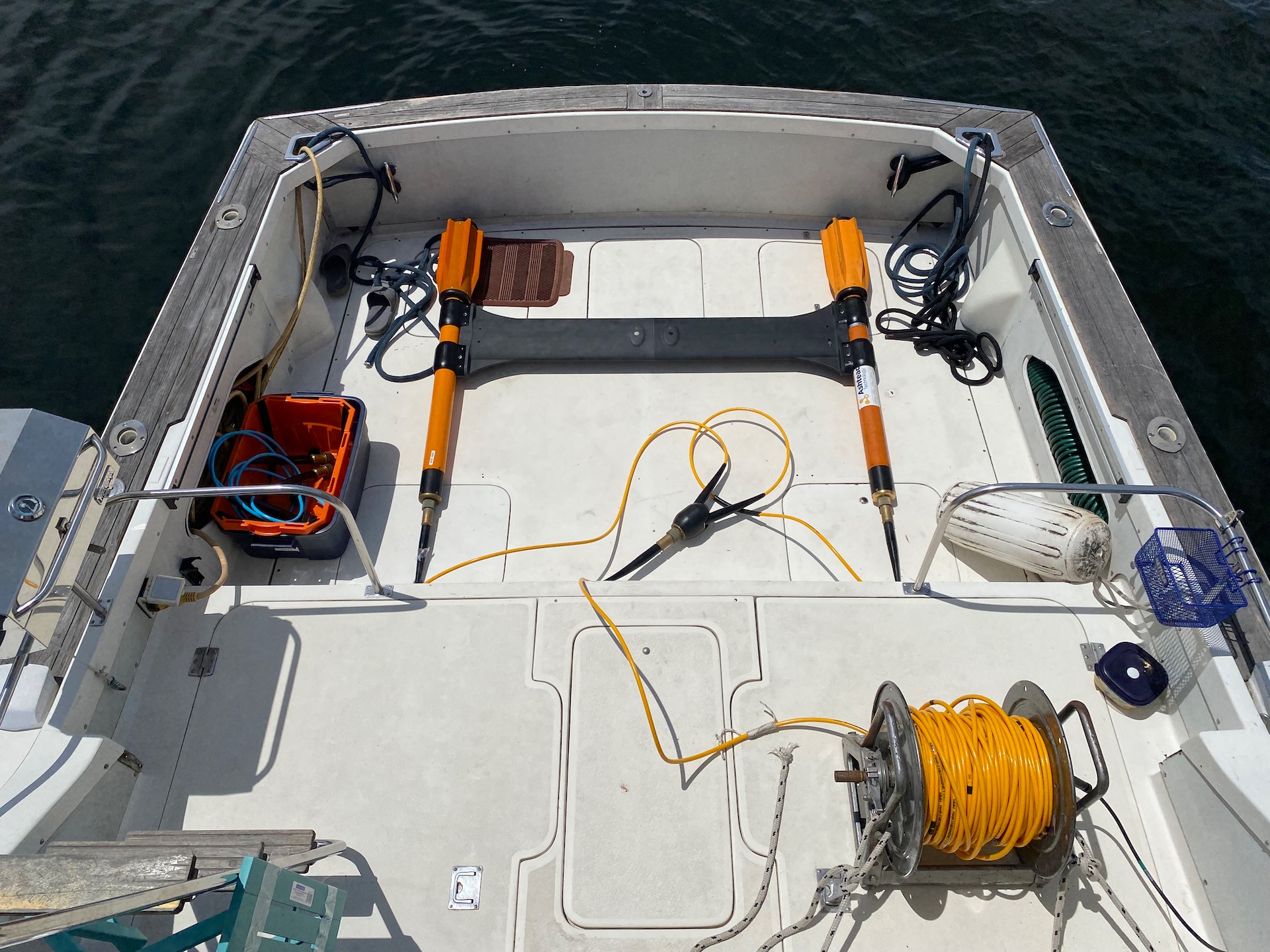 <p>No tools required: Change configurations with a simple cable swap, no disassembly required.</p>
